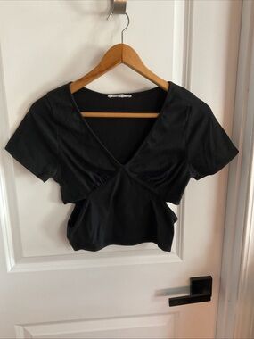 Caution to the Wind - Black Short Sleeve V-Neck Cropped Women's Top - Size Small